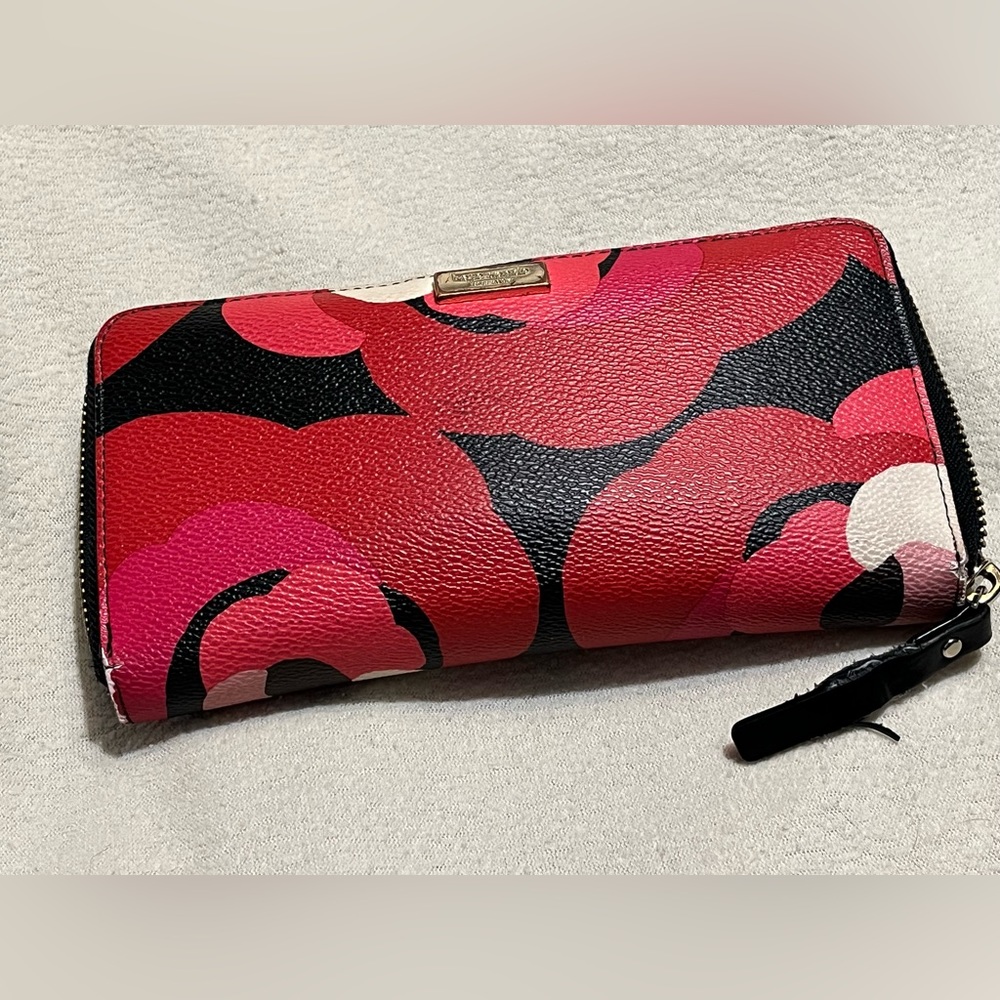 Super cute Kate Spade wallet